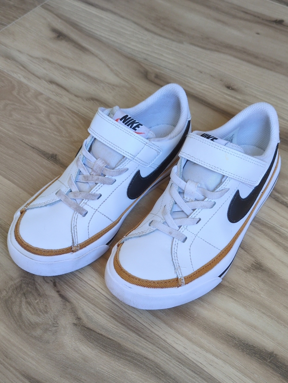 Nike Kids White Velcro Sneakers | Size 1Y | Boys